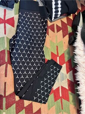 ultracor Black Leggings with red white and blue Geometric Pattern L NWT